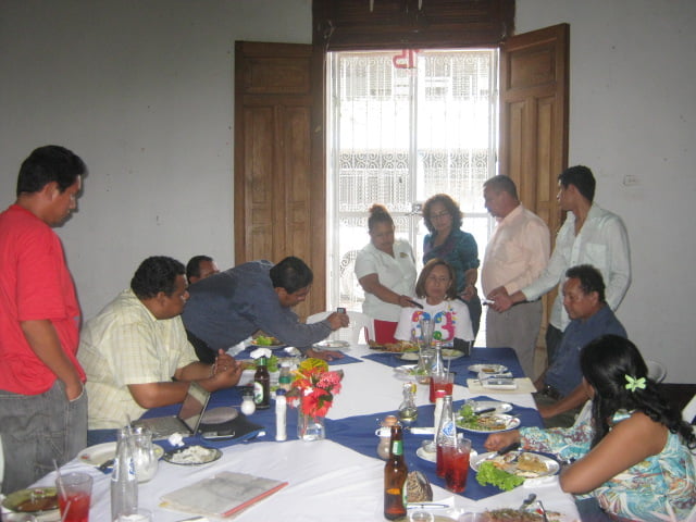 Los periodostas almorzaron con la candidata Julia Mena y candidatos a concejal